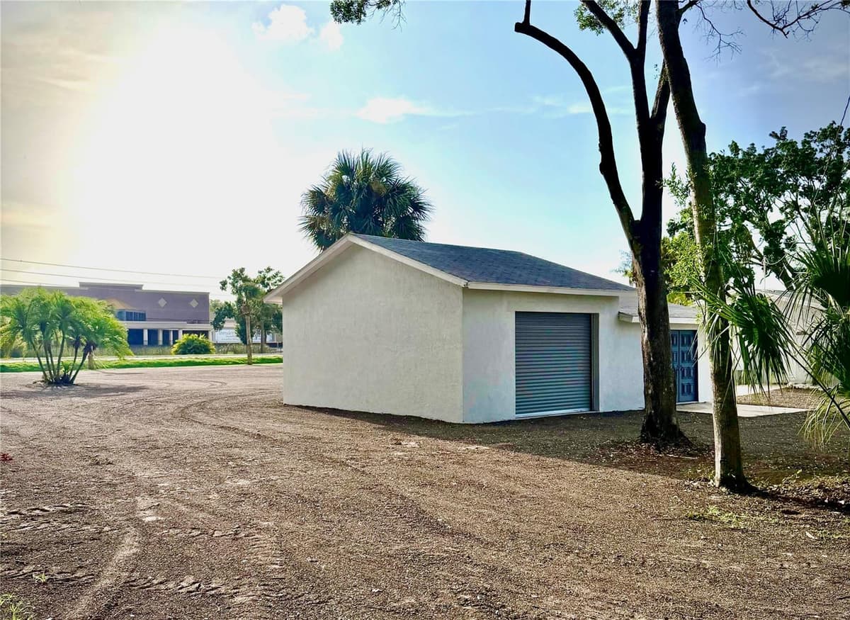 1322 PINELLAS AVENUE — photo 7 of 18
