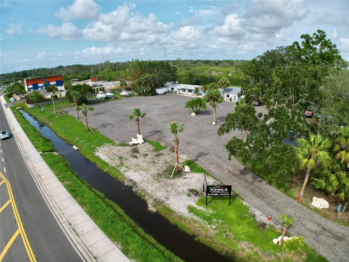 1322 PINELLAS AVENUE — photo 4 of 18