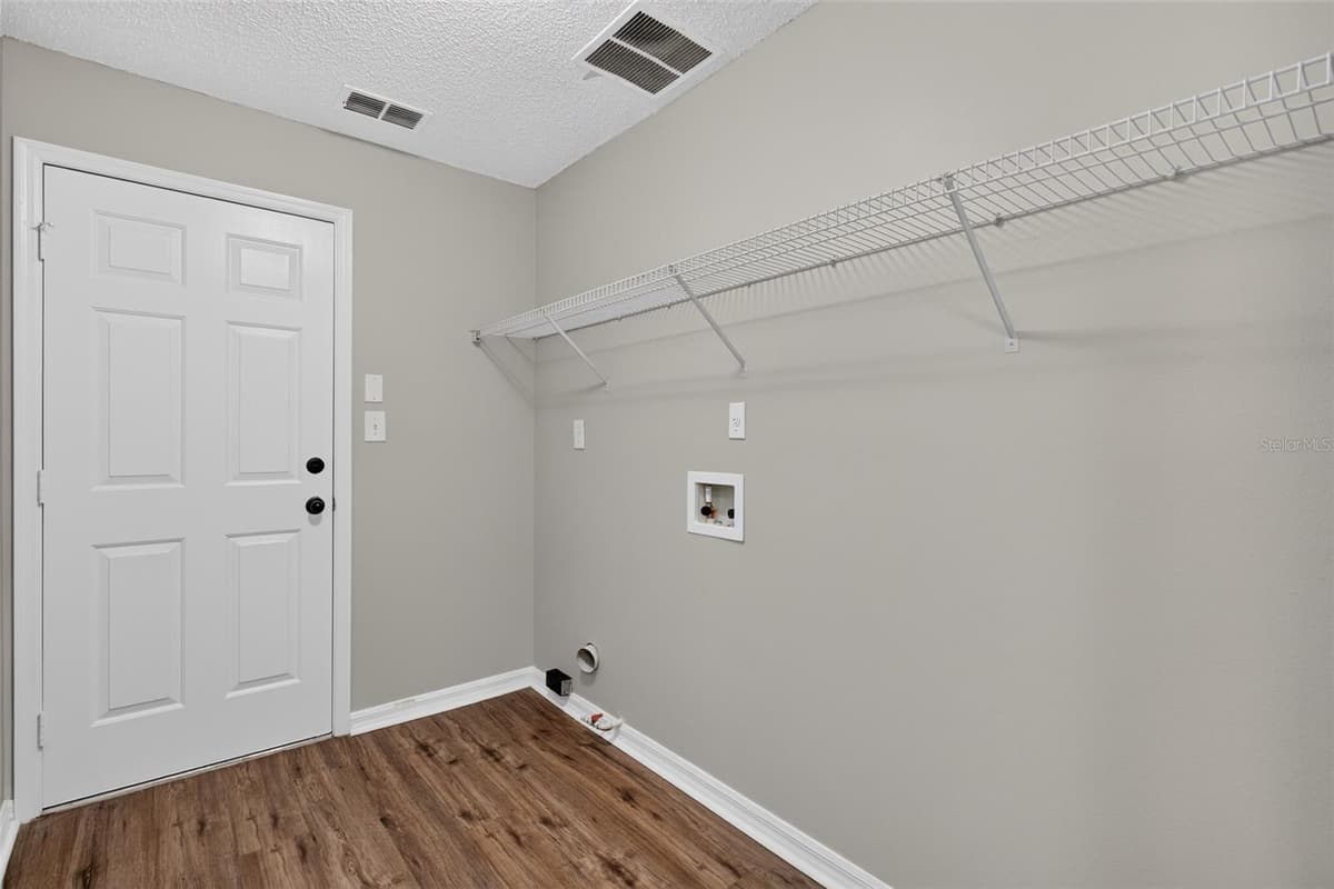 1157 BALLYSHANNON PARKWAY — photo 30 of 33