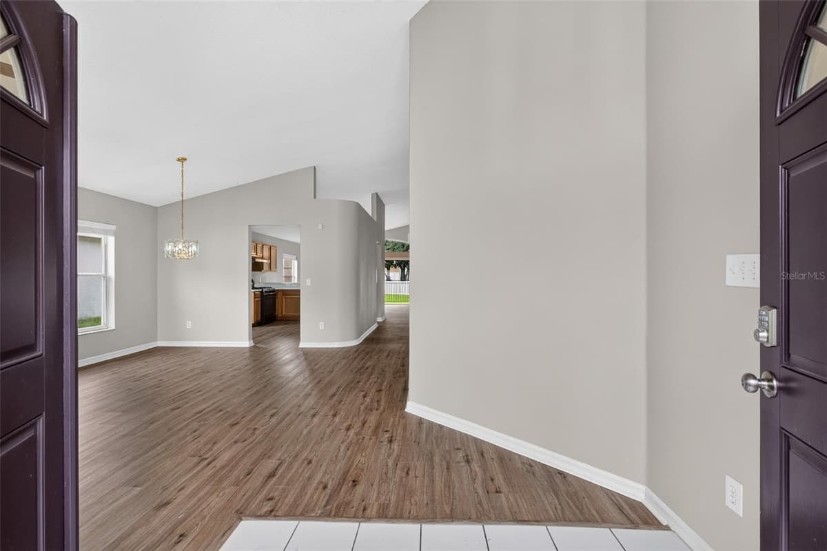 1157 BALLYSHANNON PARKWAY — photo 6 of 33
