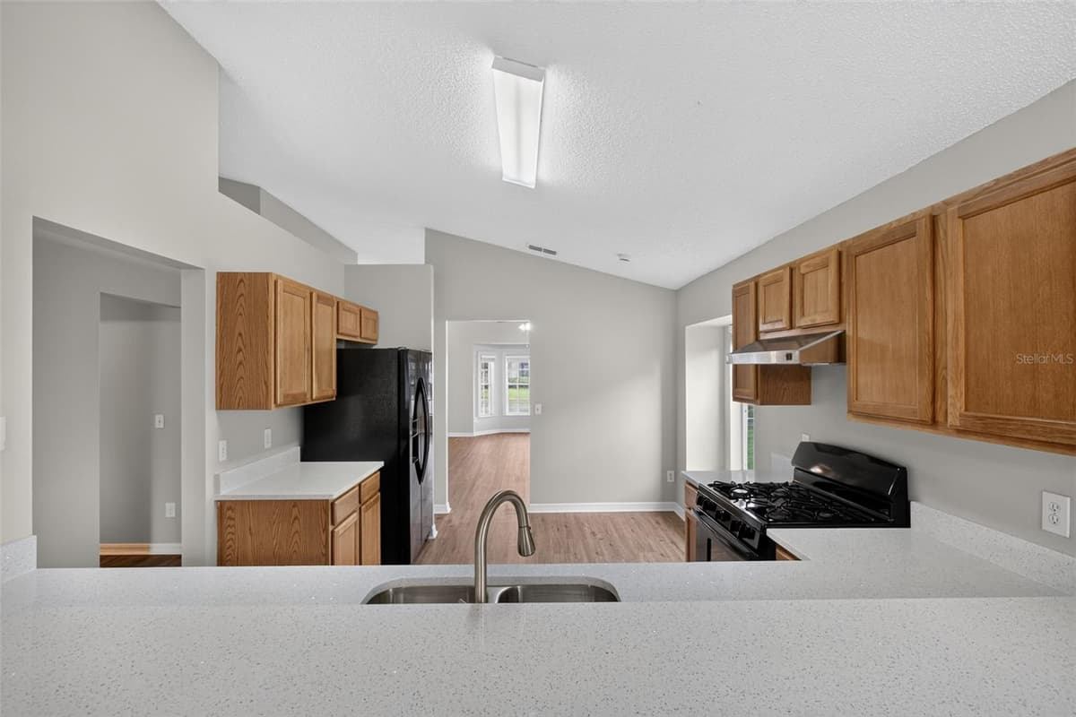 1157 BALLYSHANNON PARKWAY — photo 12 of 33