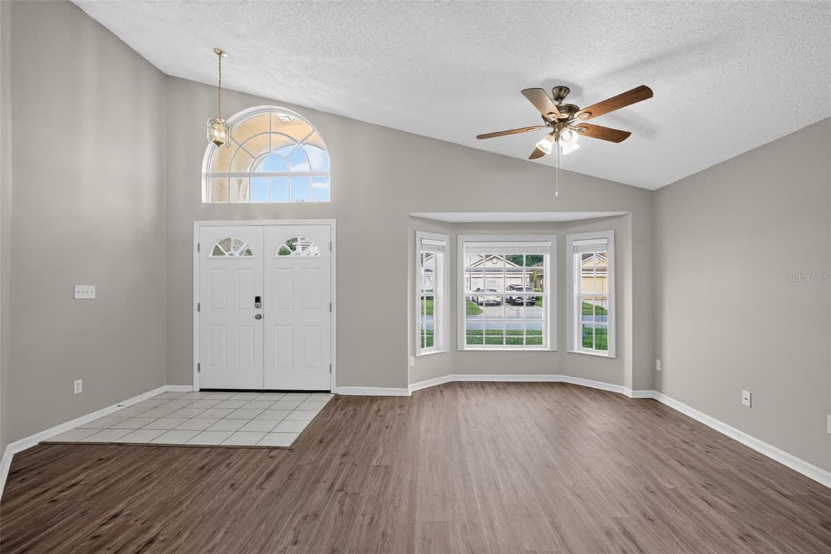 1157 BALLYSHANNON PARKWAY — photo 7 of 33