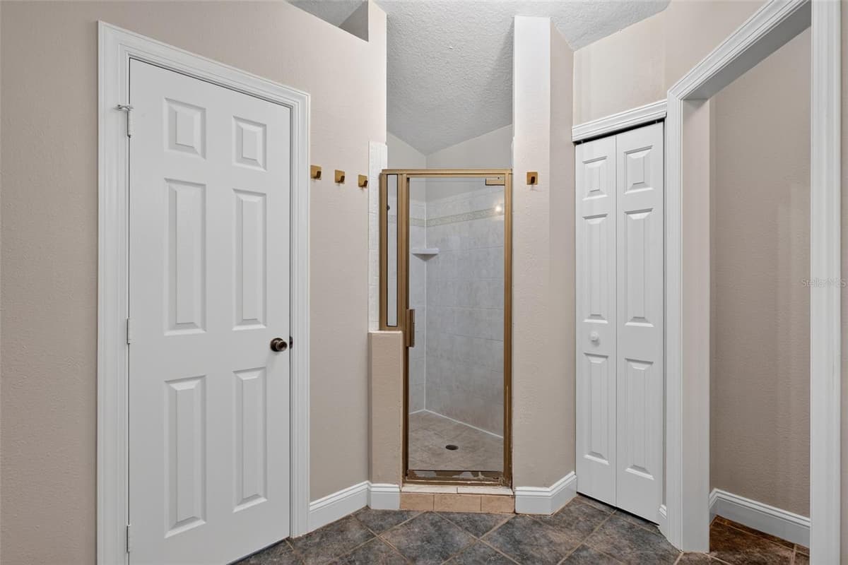 1157 BALLYSHANNON PARKWAY — photo 17 of 33