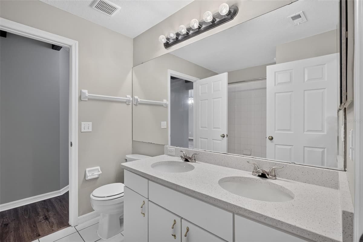 1157 BALLYSHANNON PARKWAY — photo 15 of 33