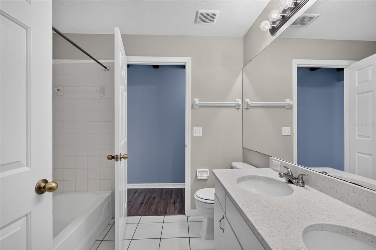 1157 BALLYSHANNON PARKWAY — photo 26 of 33