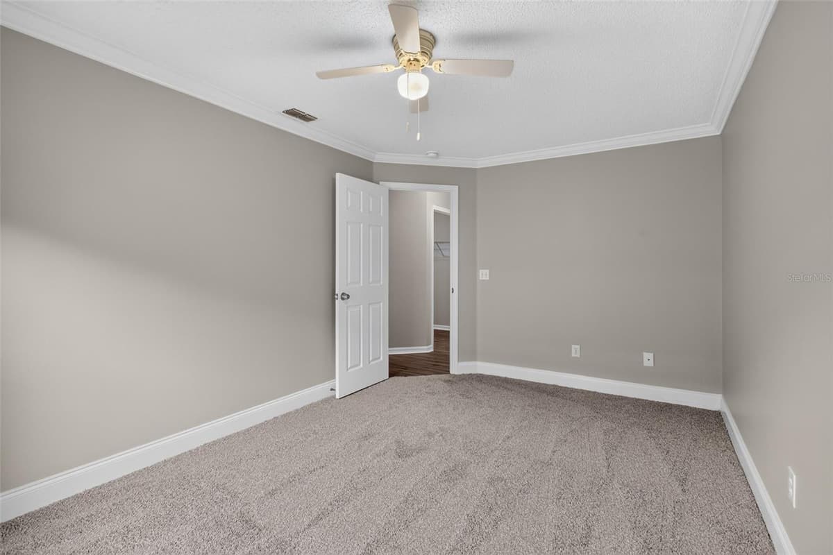 1157 BALLYSHANNON PARKWAY — photo 18 of 33