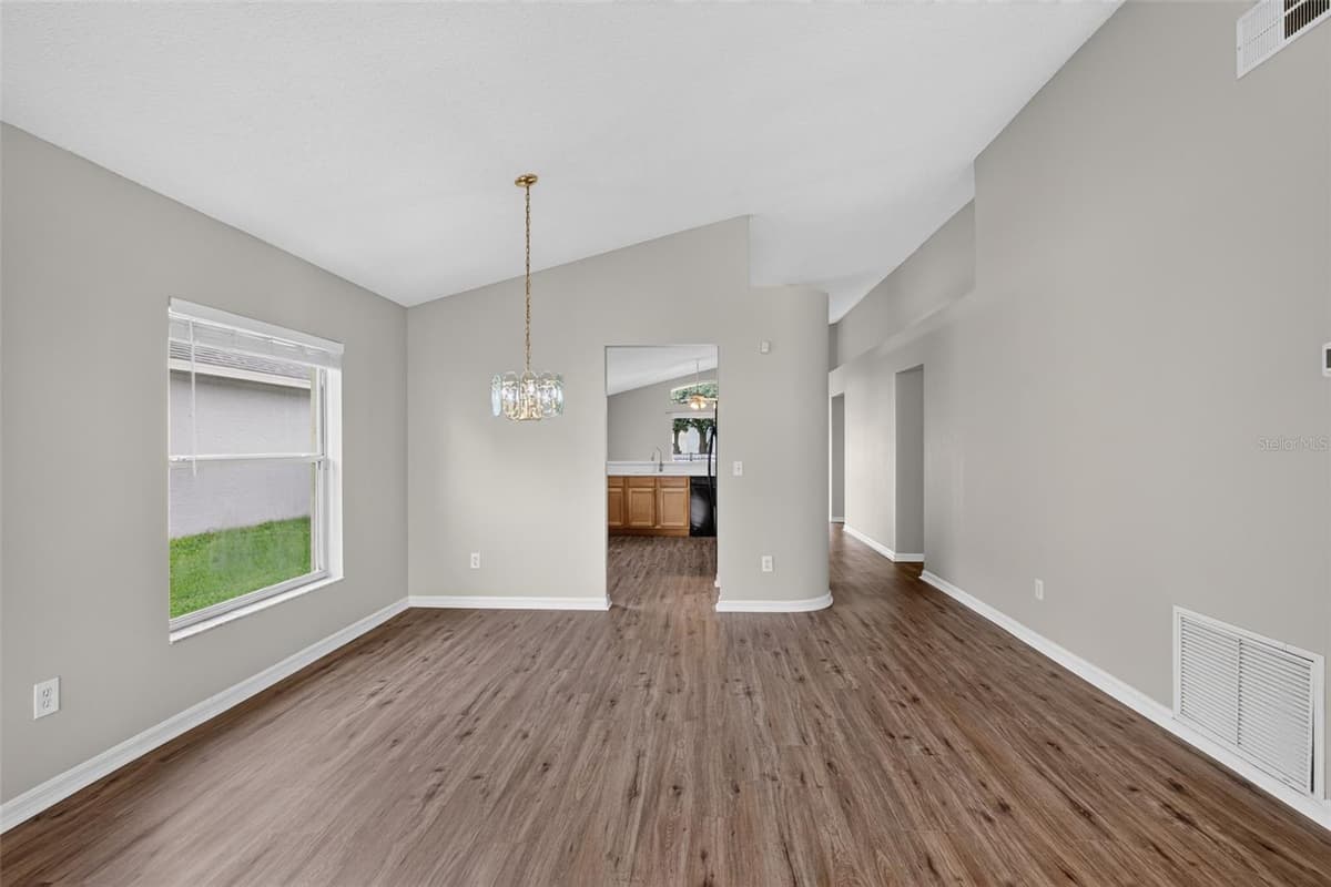 1157 BALLYSHANNON PARKWAY — photo 5 of 33