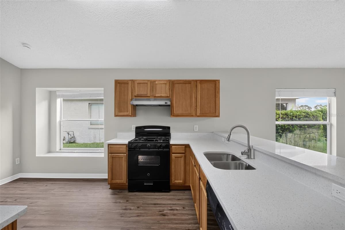 1157 BALLYSHANNON PARKWAY — photo 10 of 33