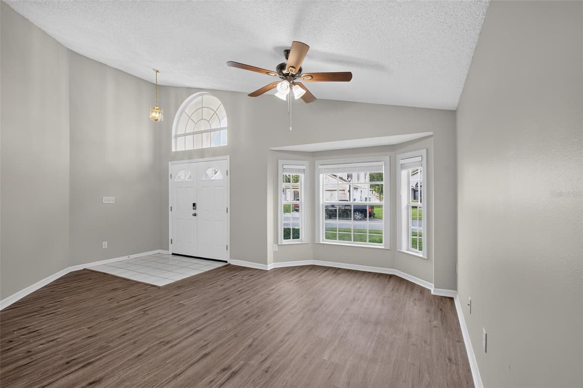 1157 BALLYSHANNON PARKWAY — photo 8 of 33