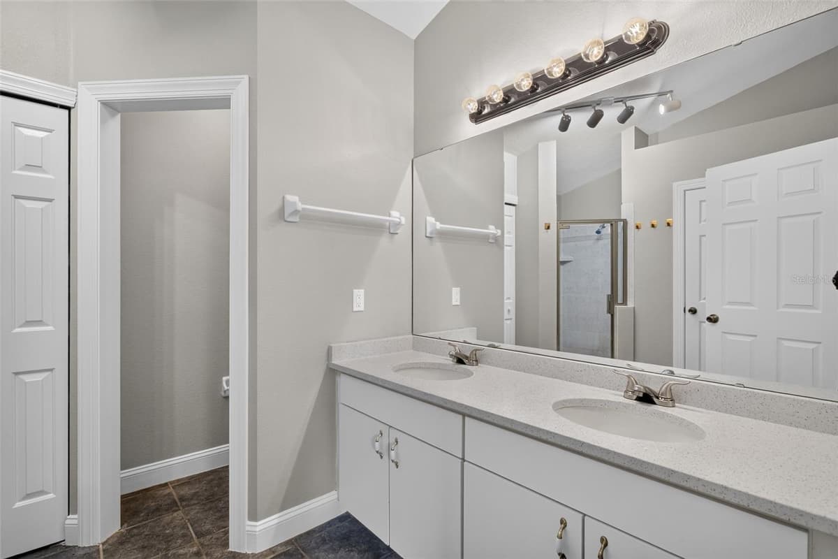 1157 BALLYSHANNON PARKWAY — photo 16 of 33