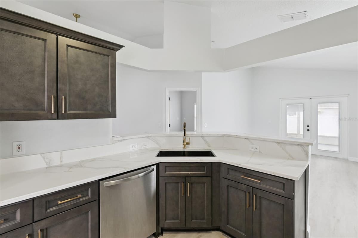 14426 LAKE PRICE DRIVE — photo 12 of 36