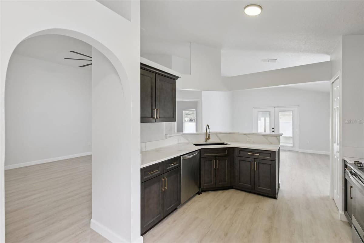 14426 LAKE PRICE DRIVE — photo 11 of 36