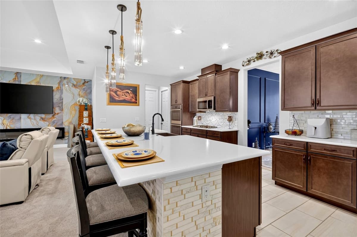 1325 BLARNEY STREET — photo 13 of 61