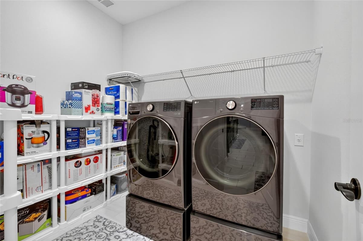 1325 BLARNEY STREET — photo 42 of 61