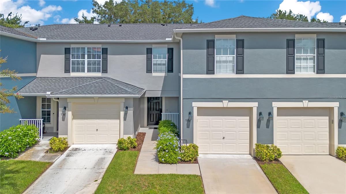 942 COQUINA ROCK STREET — photo 5 of 44