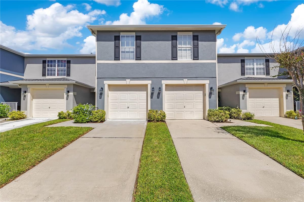 942 COQUINA ROCK STREET — photo 3 of 44