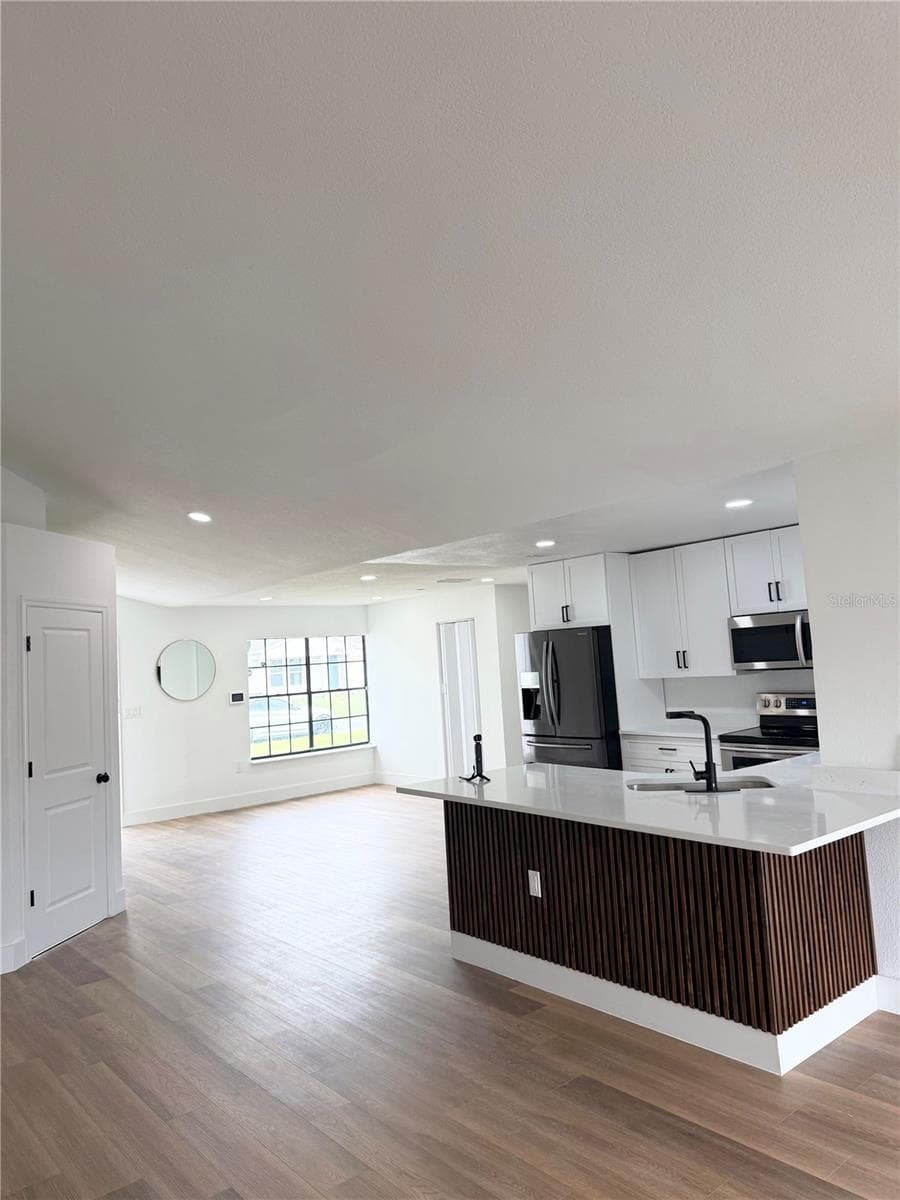 305 CORNWALLIS COURT — photo 4 of 20
