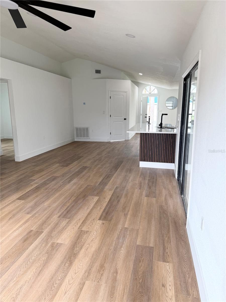 305 CORNWALLIS COURT — photo 5 of 20