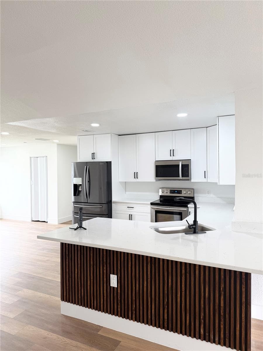 305 CORNWALLIS COURT — photo 3 of 20