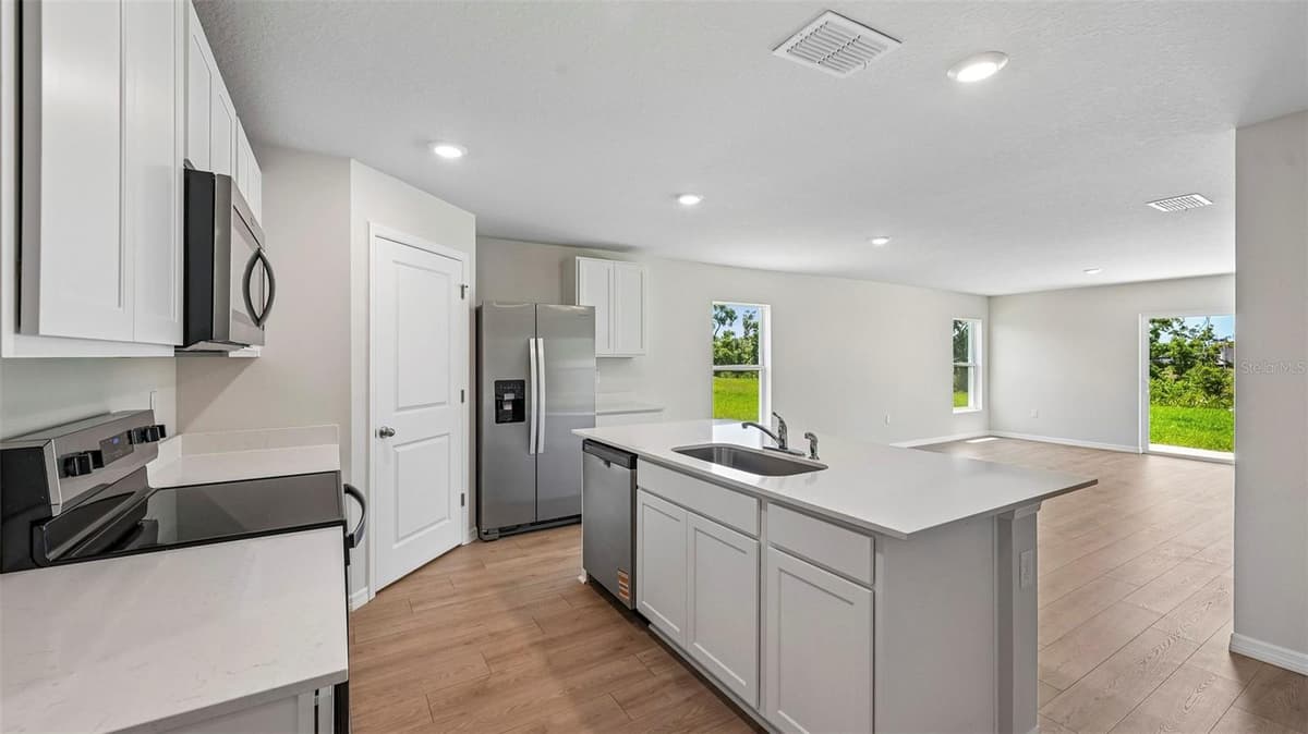 1142 BOURBON AVENUE — photo 3 of 38