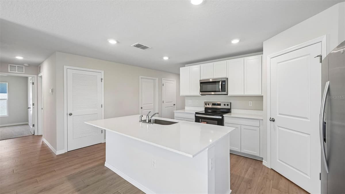 1142 BOURBON AVENUE — photo 5 of 38