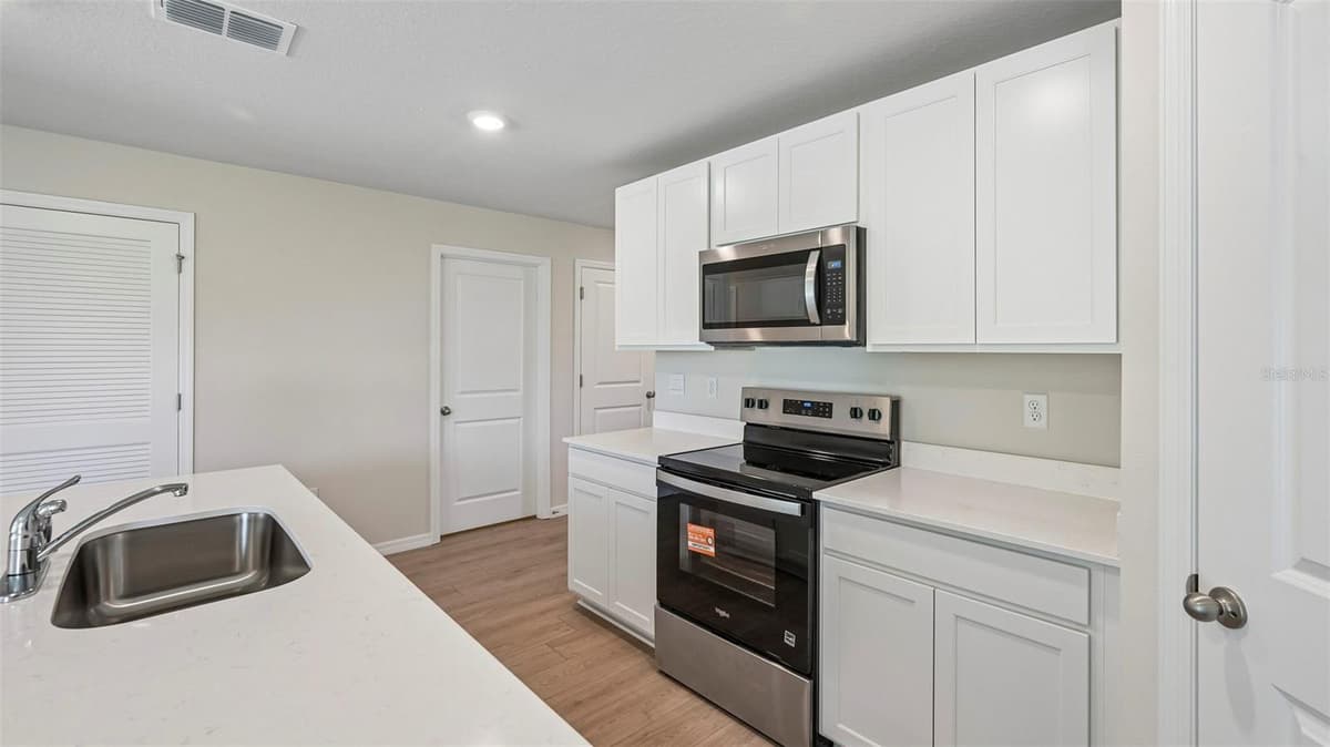 1142 BOURBON AVENUE — photo 6 of 38