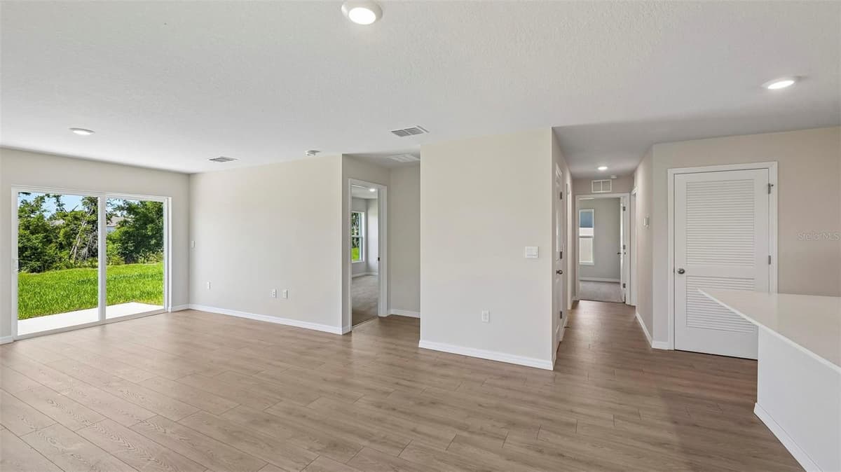 1142 BOURBON AVENUE — photo 10 of 38