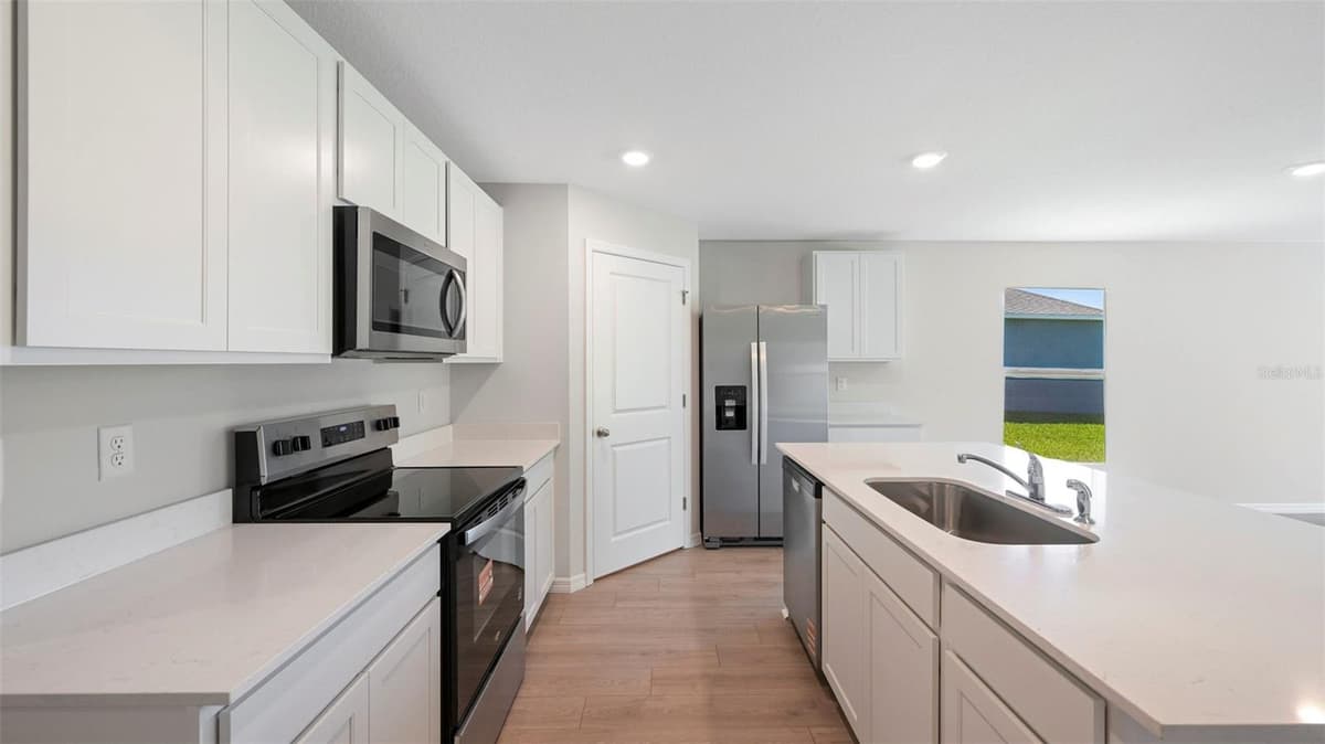 1142 BOURBON AVENUE — photo 4 of 38