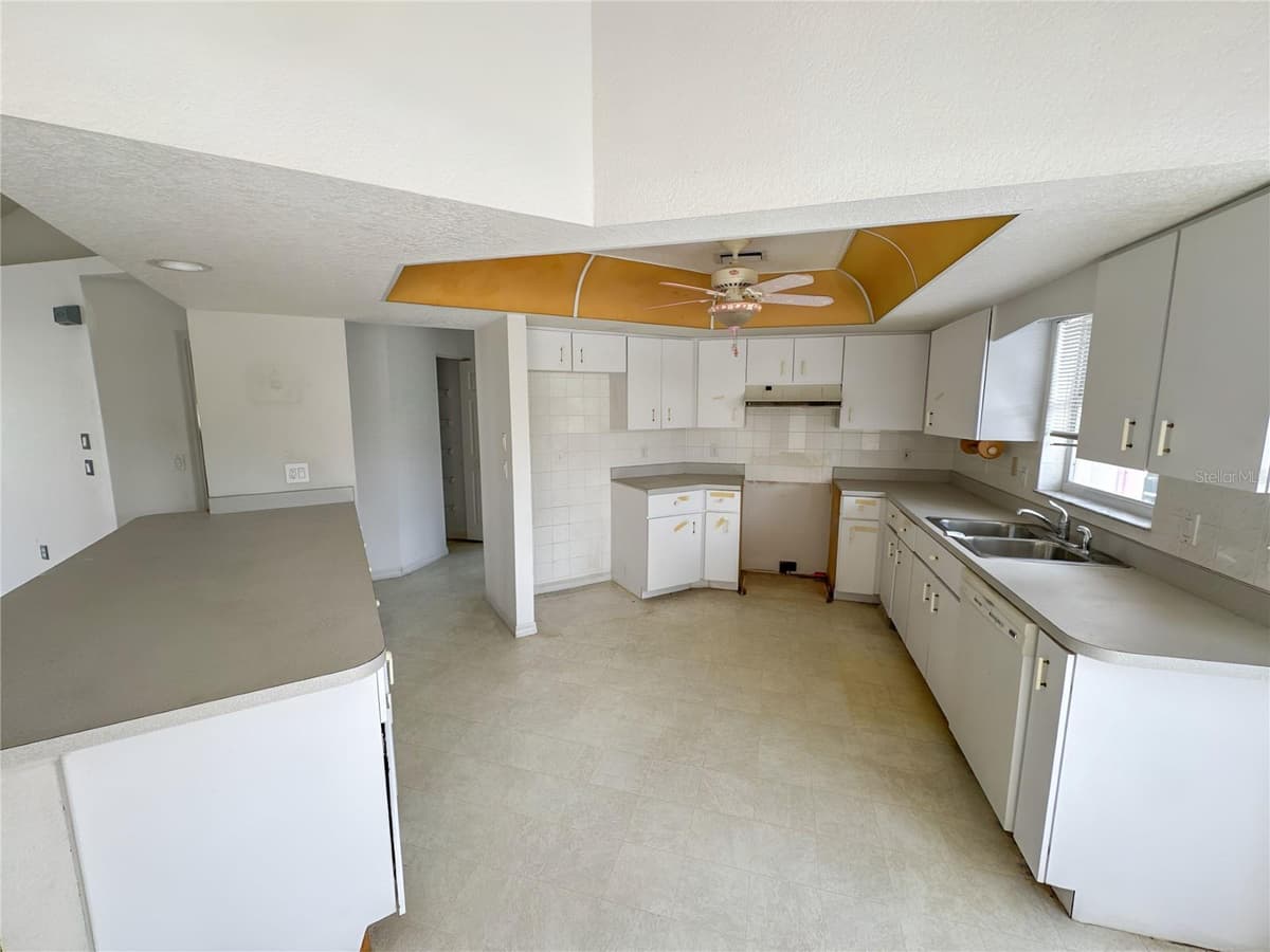 5431 CRANBERRY BOULEVARD — photo 3 of 19