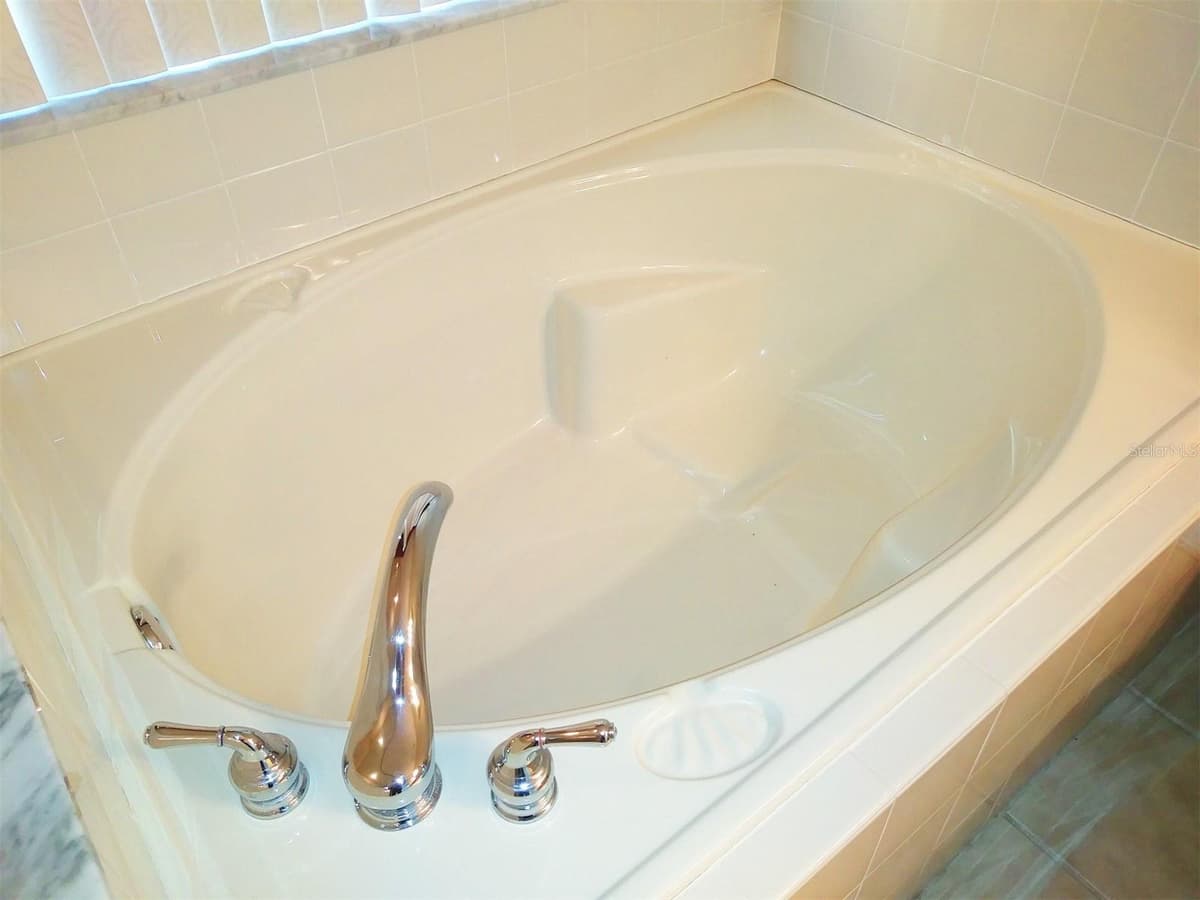 209 WESTMORELAND CIRCLE — photo 5 of 17