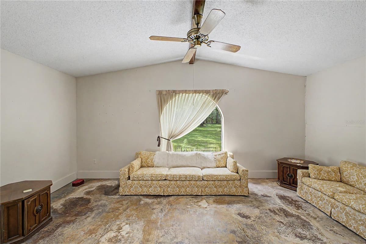 18255 LAKE LINDSEY ROAD — photo 8 of 38