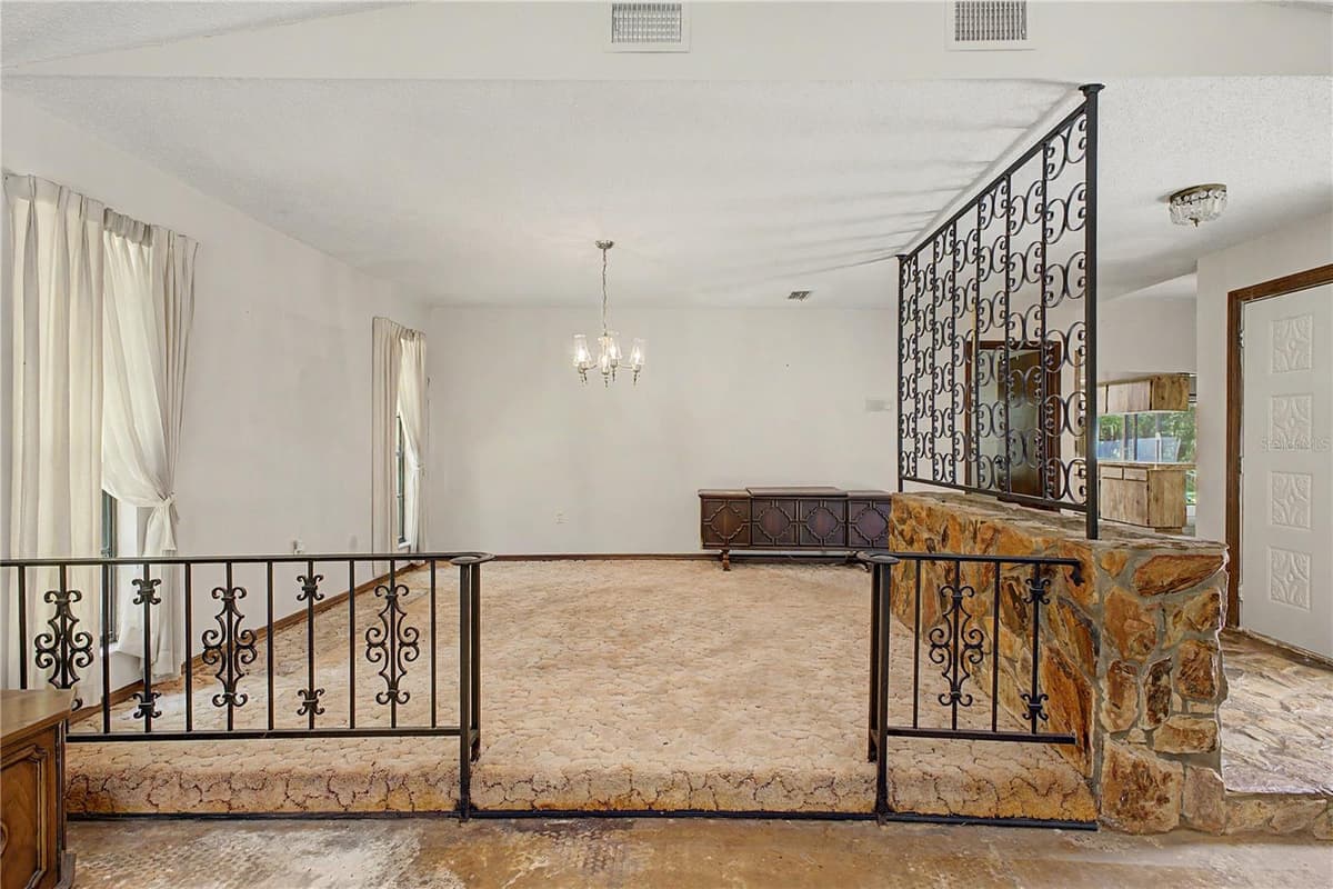 18255 LAKE LINDSEY ROAD — photo 10 of 38