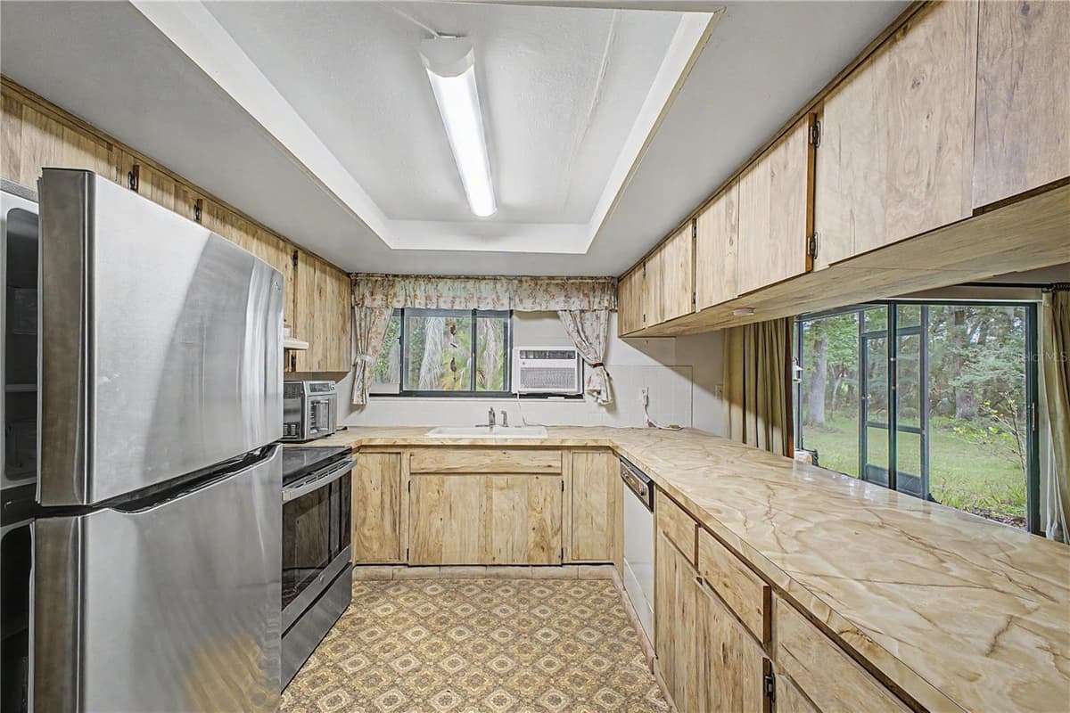 18255 LAKE LINDSEY ROAD — photo 15 of 38