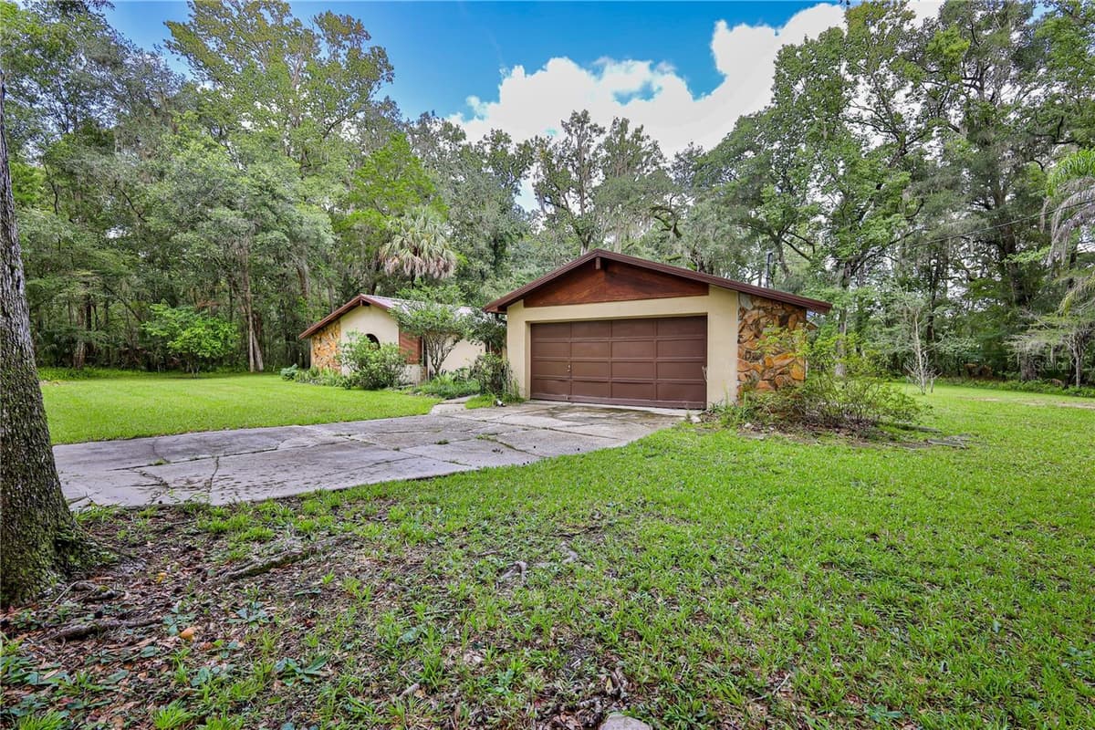 18255 LAKE LINDSEY ROAD — photo 4 of 38