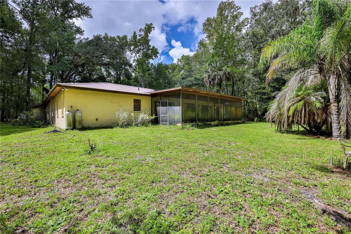 18255 LAKE LINDSEY ROAD — photo 36 of 38