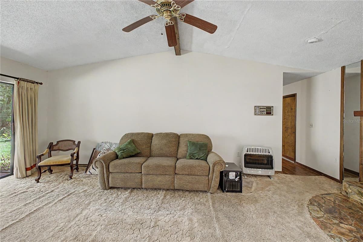 18255 LAKE LINDSEY ROAD — photo 12 of 38