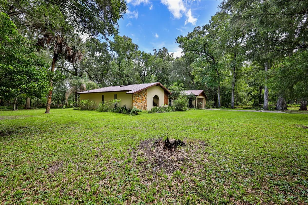 18255 LAKE LINDSEY ROAD — photo 3 of 38