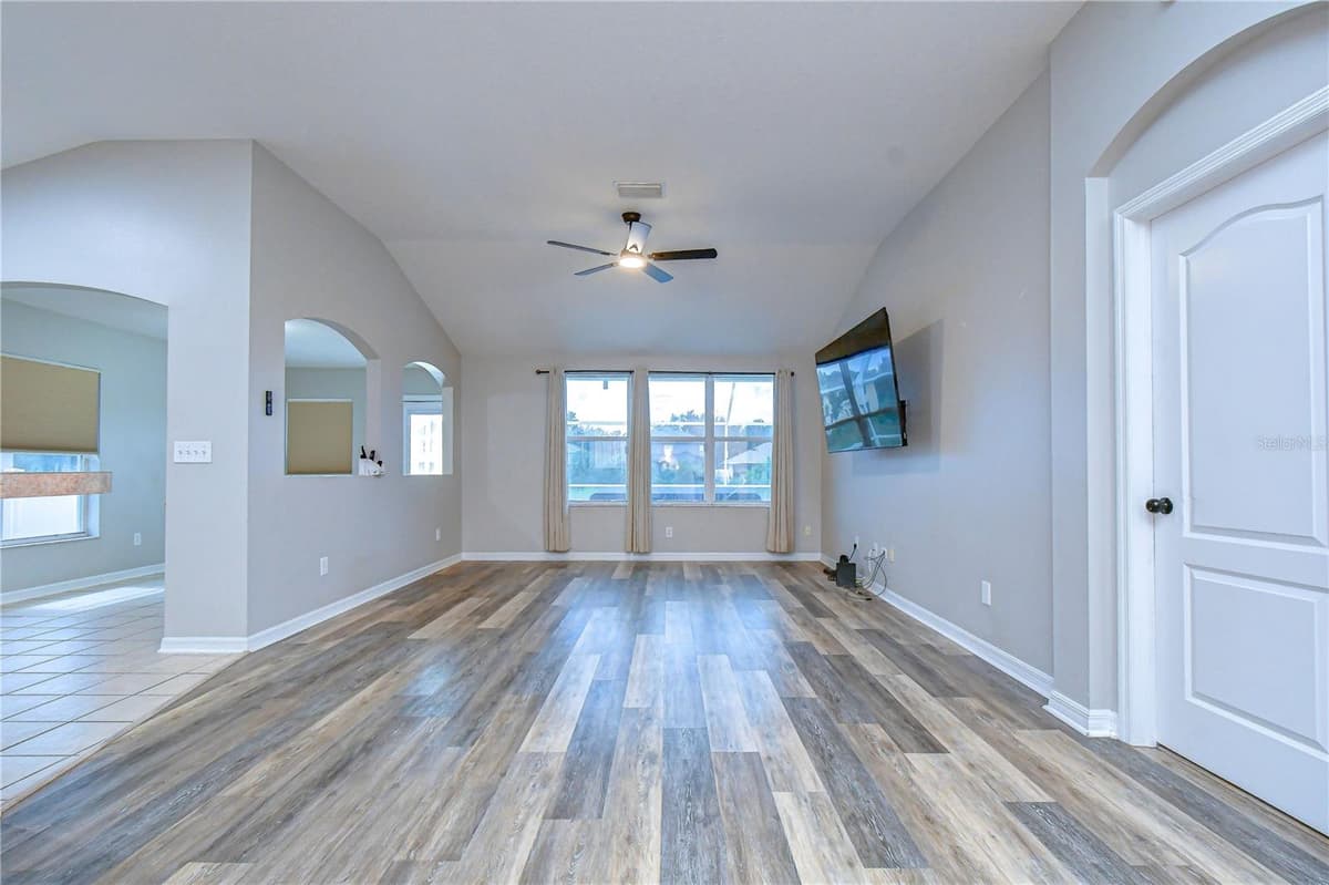 11117 RODEO LANE — photo 12 of 32