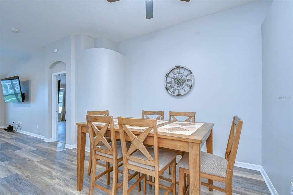 11117 RODEO LANE — photo 4 of 32