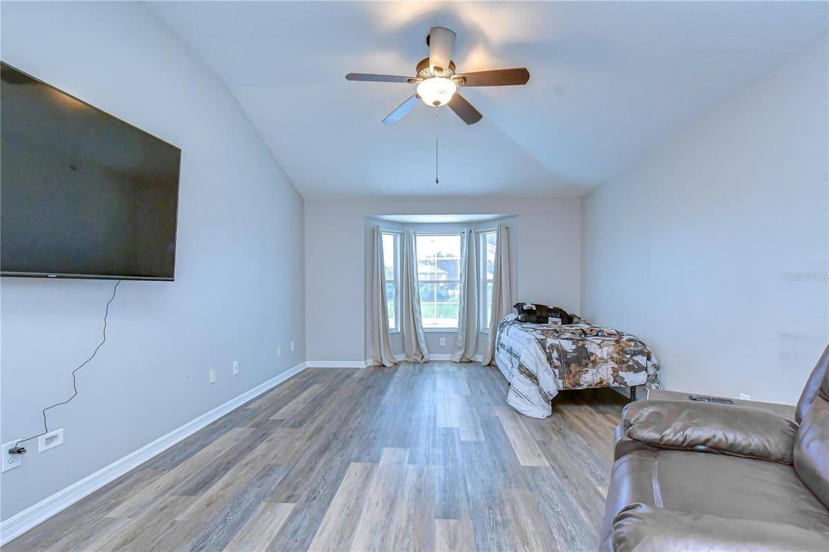 11117 RODEO LANE — photo 15 of 32