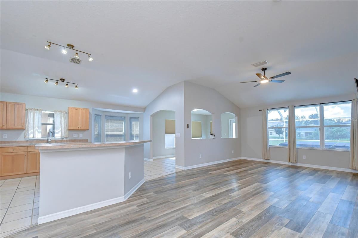 11117 RODEO LANE — photo 6 of 32
