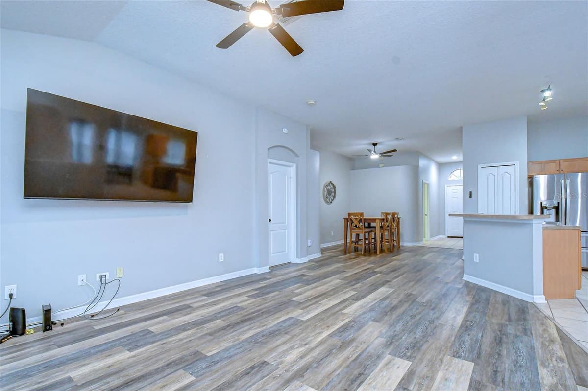 11117 RODEO LANE — photo 14 of 32