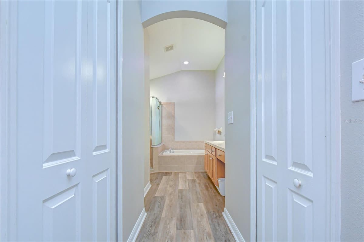11117 RODEO LANE — photo 16 of 32