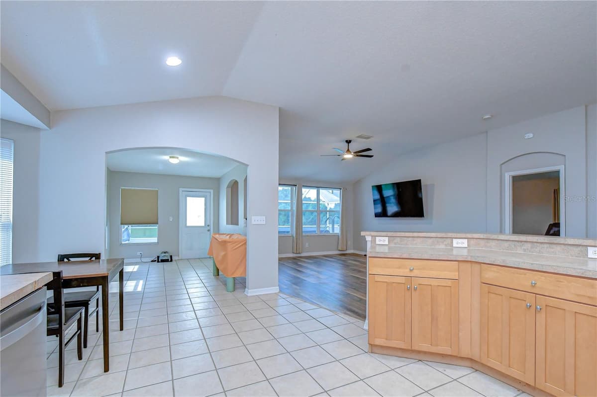 11117 RODEO LANE — photo 8 of 32