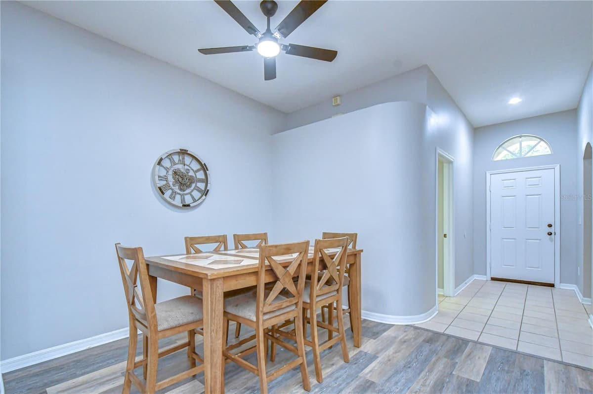 11117 RODEO LANE — photo 3 of 32