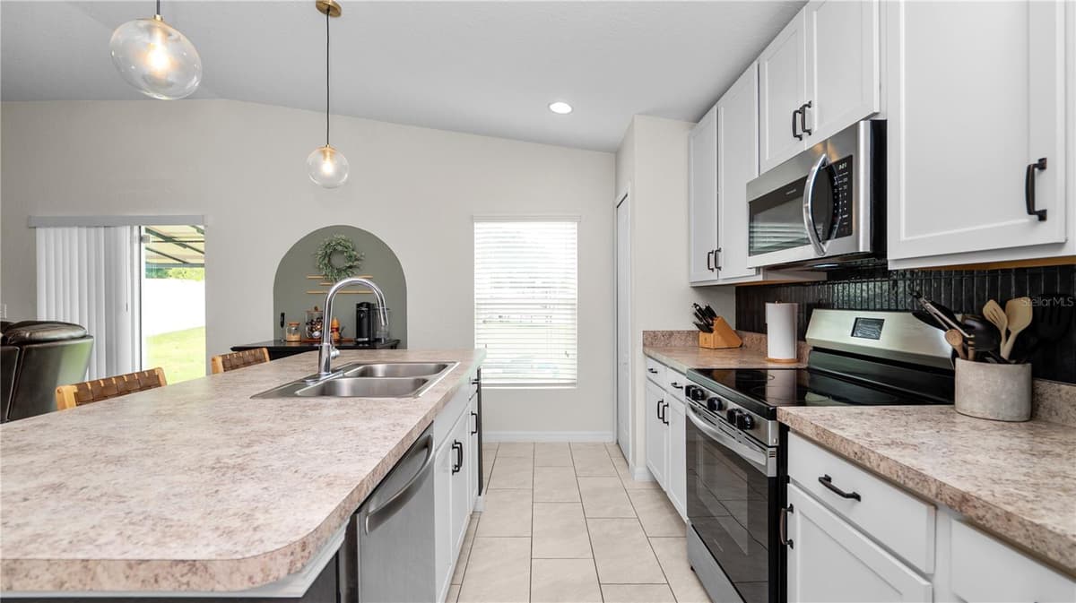 4791 DRAKE AVENUE — photo 17 of 39