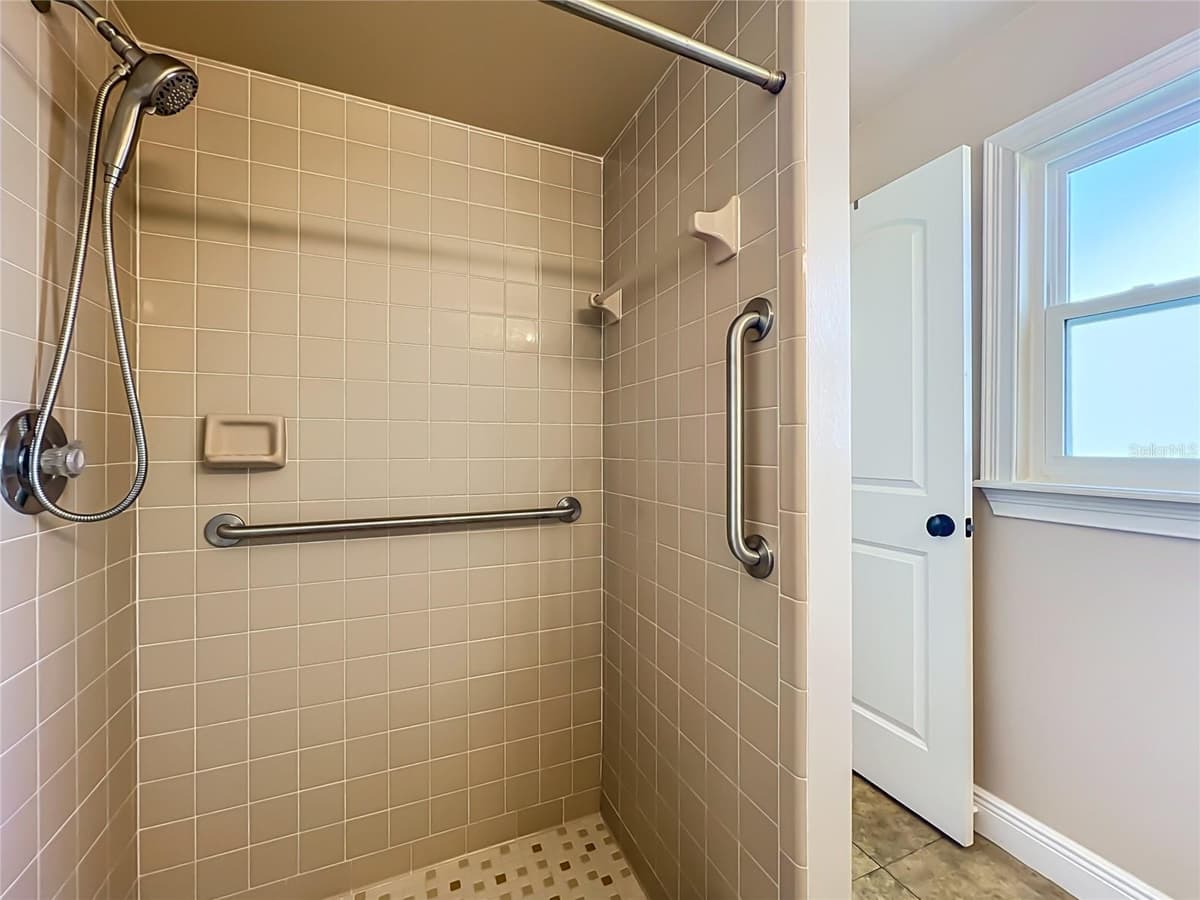 859 YORKTOWNE DRIVE — photo 18 of 27
