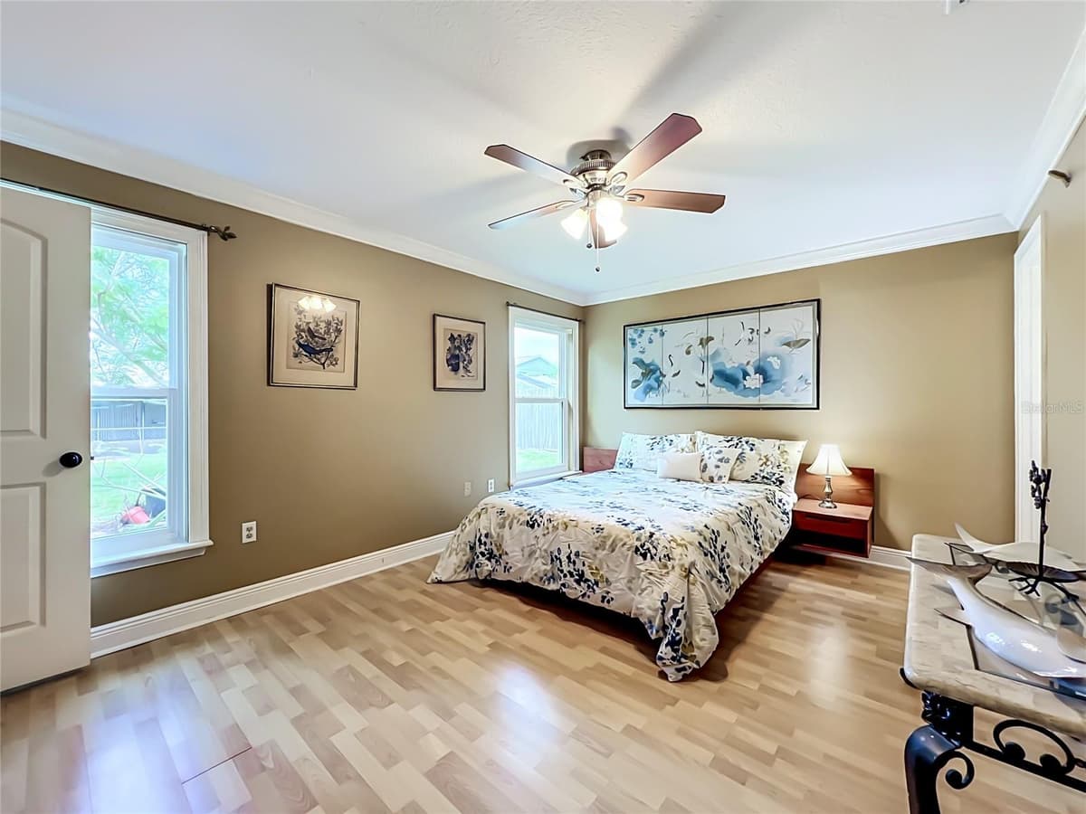 859 YORKTOWNE DRIVE — photo 15 of 27