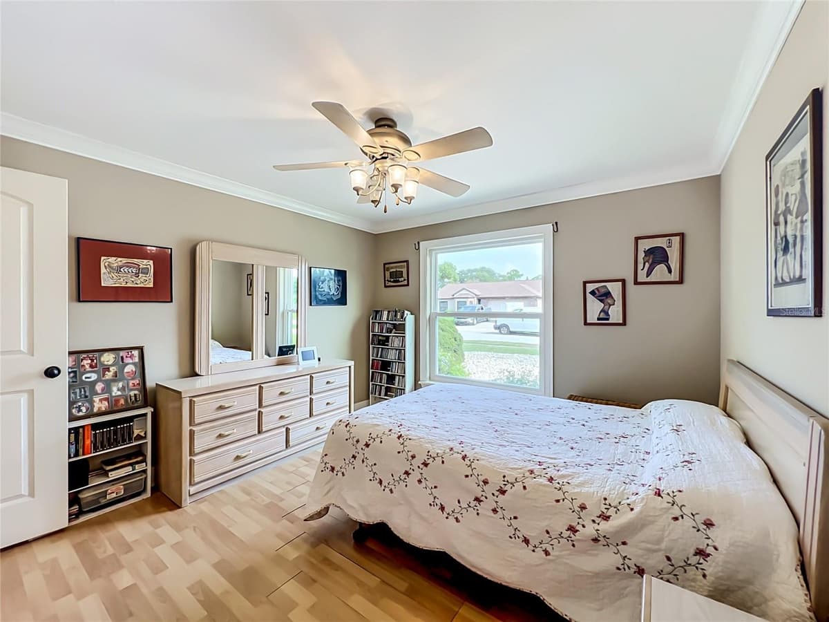 859 YORKTOWNE DRIVE — photo 19 of 27