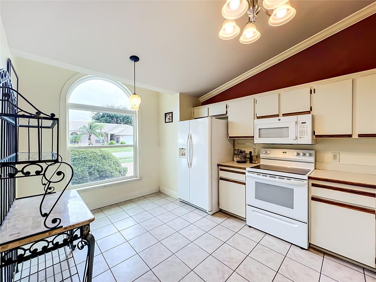 859 YORKTOWNE DRIVE — photo 8 of 27